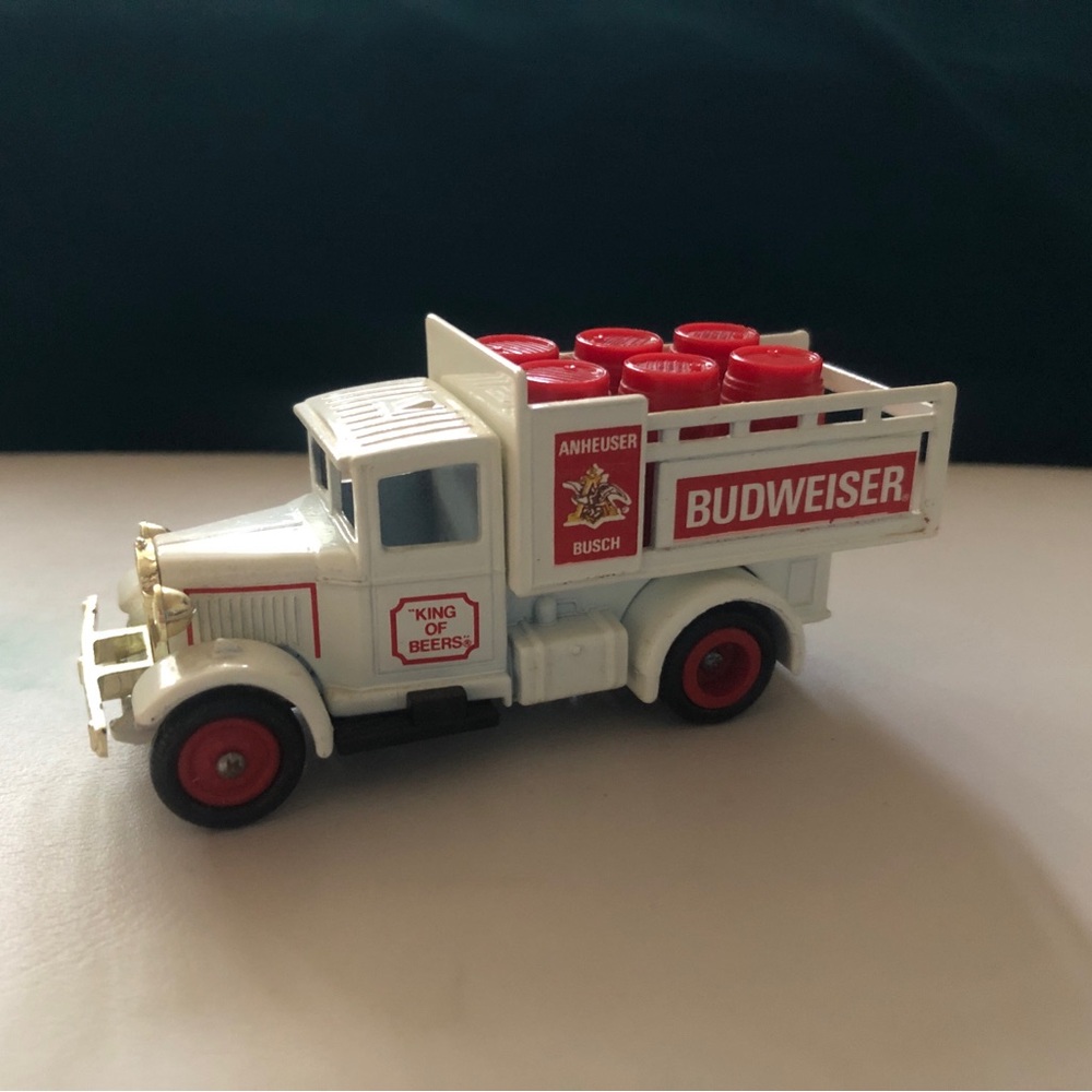 Budweiser Vintage Style Die-Cast Delivery Truck - Red & Cream 1979 Bundle 3 - Picture 10 of 11
